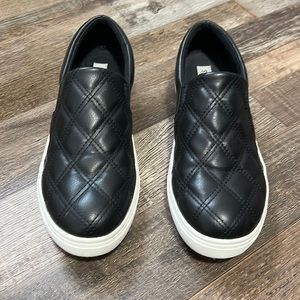 Women’s leather Steve Madden slip on shoes. Size 8.5M
